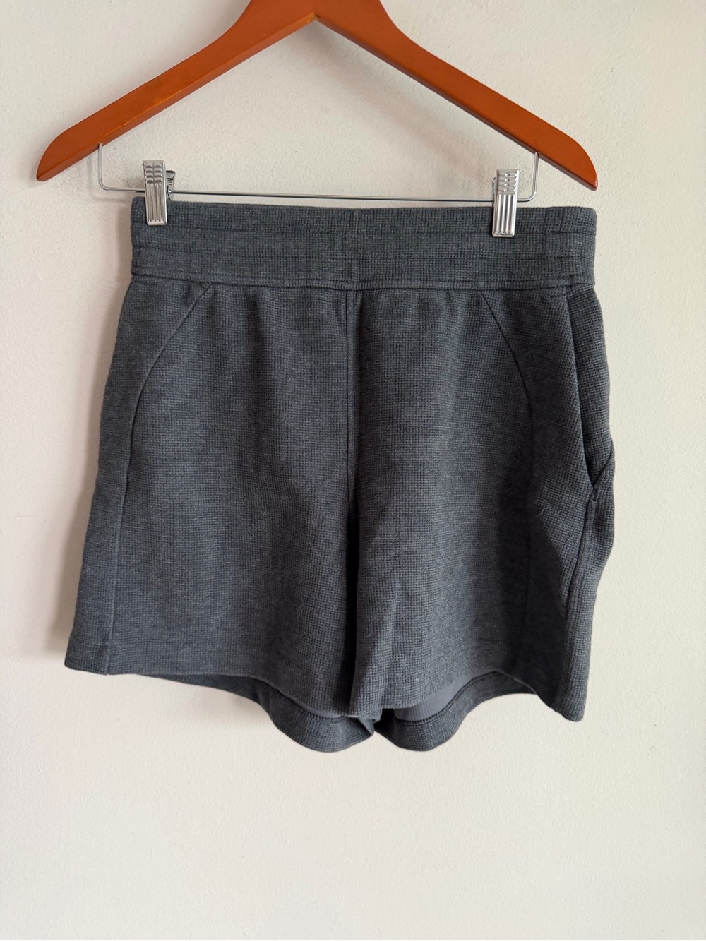 lululemon athletica Charcoal Gray Athletic Knit Shorts size small waffle knit
